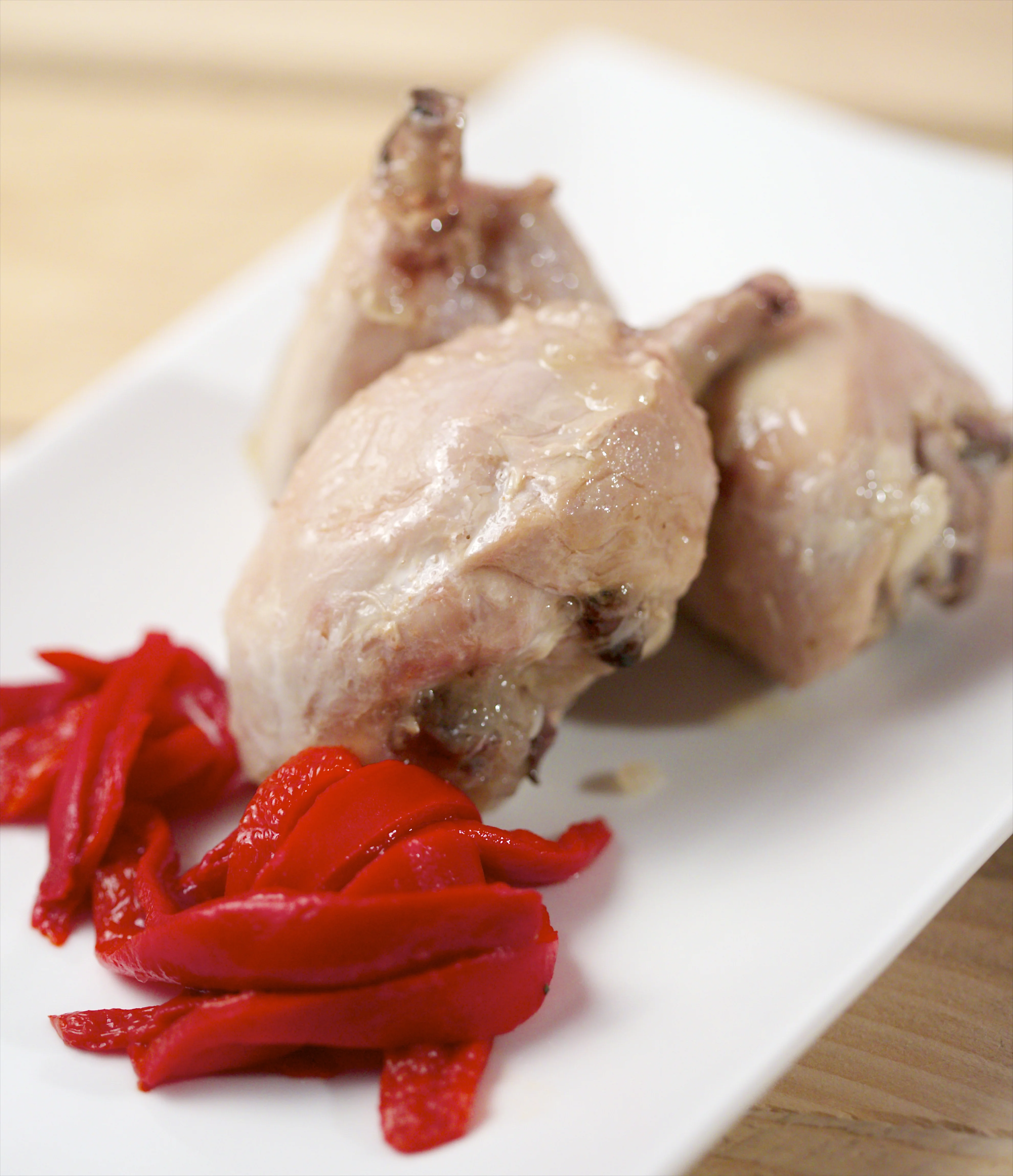 Jamoncitos de pollo en salsa de perdiz.