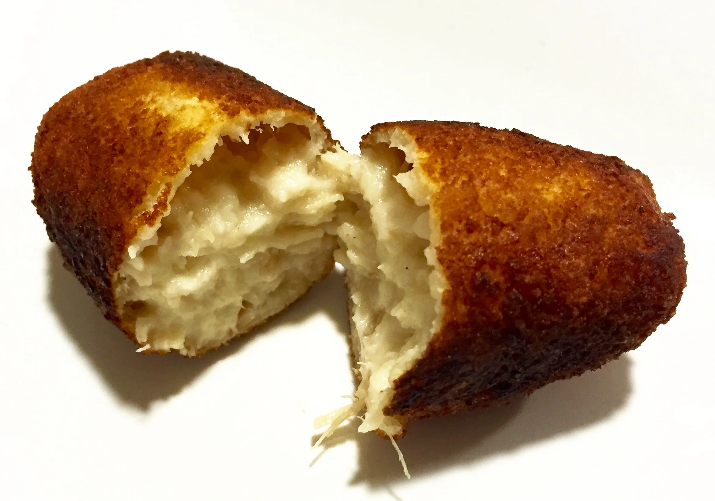 Croquetas de Jamoncitos de pollo en salsa de perdiz.