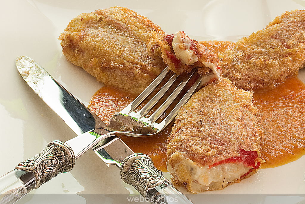 Pimientos de piquillo rellenos de perdiz escabechada